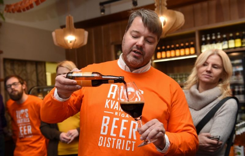 “Valmiermuižas alus” darītavas saimnieks Aigars Ruņģis.