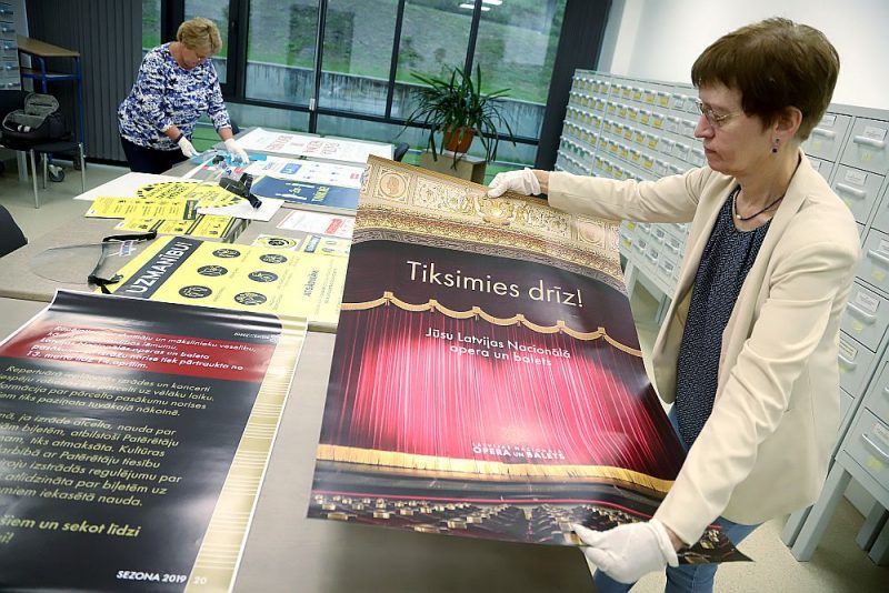 LNVM direktora vietniece krājuma darbā Anita Meinarte uzsver, ka muzejniekiem tagad jāreaģē strauji – par Covid-19 laikiem vēstošie priekšmeti jāvāc tūlīt un tagad.