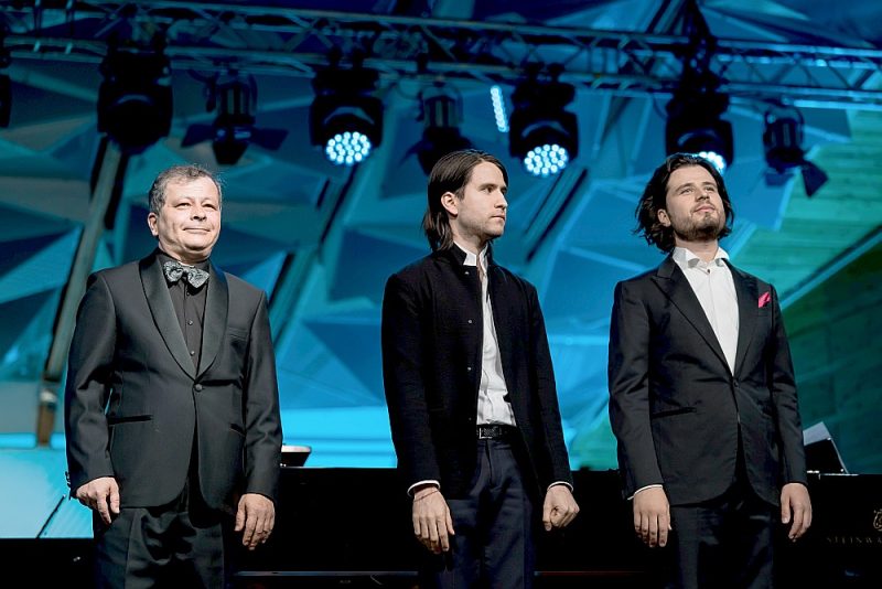 Spoža pianistu dinastija – no kreisās: tēvs Sergejs Osokins, brāļi Georgijs un Andrejs Osokini.