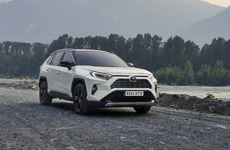 Jaunu auto tirgus līderis “Toyota RAV4”. Cena, sākot ar 27 400 eiro.