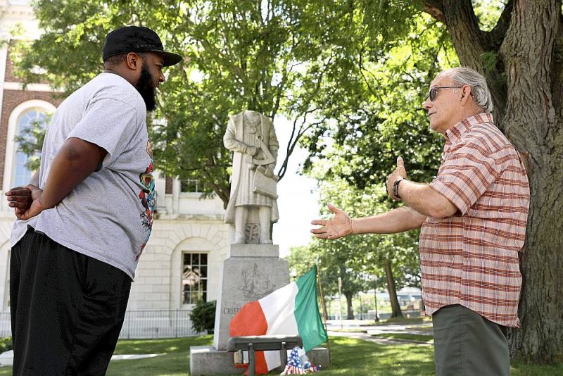 Galvu zaudējusi arī Kristofora Kolumba statuja nelielajā Voterberijas pilsētā ASV Konektikutas štatā. 80. gados Voterberijai to dāvāja Amerikas itāliešu organizācija UNICO.