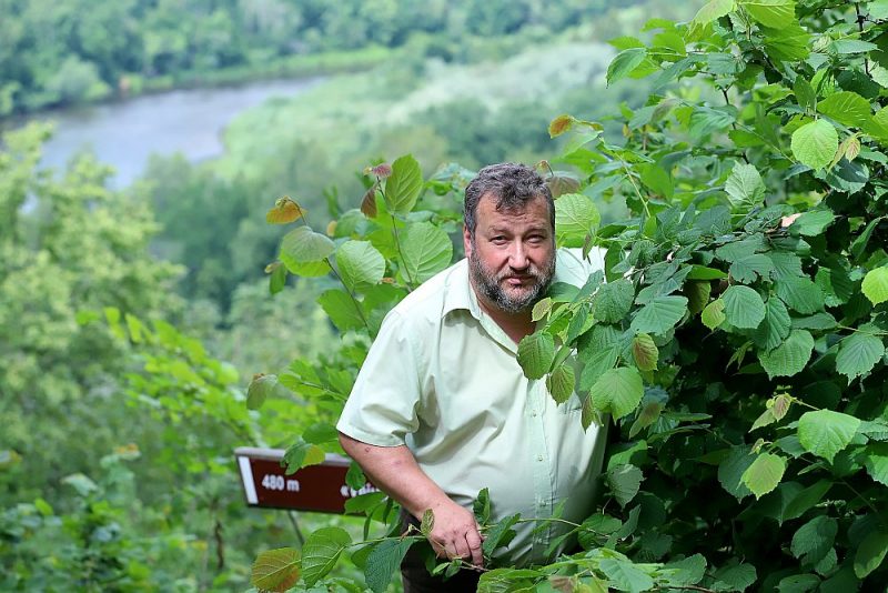 Andrejs Svilāns: “Dabas kapitālam nevar piešķirt īpašumtiesības, tas mums visiem ir kopējs, un, ja mēs sabojājam kaut ko vienā sektorā, tad dabas kapitāla vērtība kritīsies arī citos. Lai cik skaista arī būtu bērzu birztala, līdzās esošs piesārņojuma avots tās vērtību mazinās.”