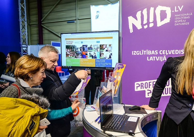 Valsts izglītības attīstības aģentūra ar pieaugušo mūžizglītības programmām klātienē pēdējoreiz iepazīstināja 1. martā 26. starptautiskajā izglītības izstādē “Skola 2020”, bet tagad uz mācībām aicina attālināti.