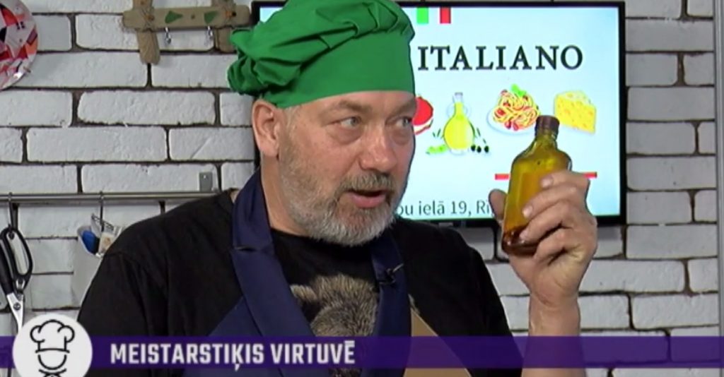 Pirtnieks, amatnieks, dzintara terapeits Ivars Vallers no Vecumnieku novada Bārbeles pagasta.