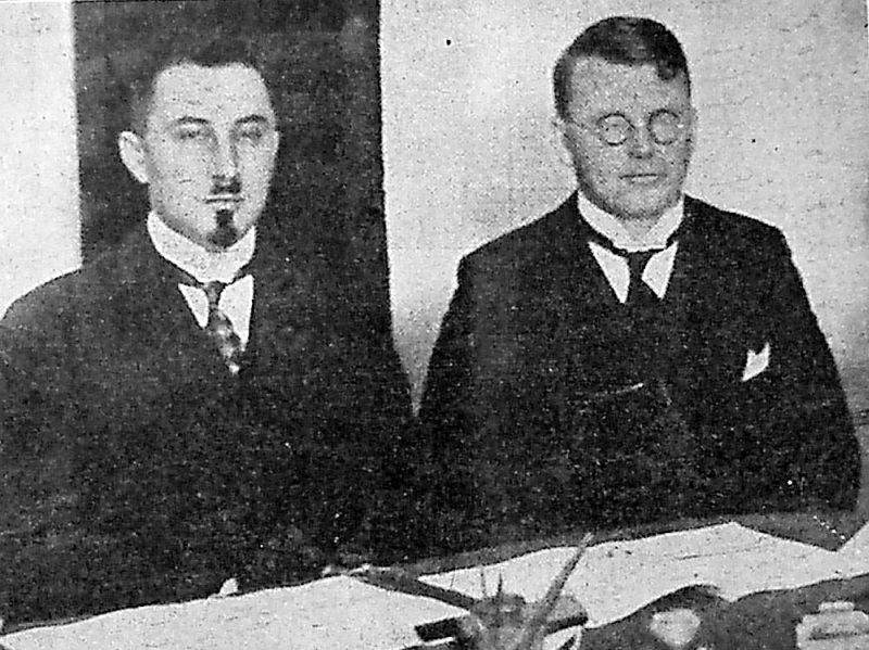 Ivans Lorencs (no kreisās) 1927. gadā.