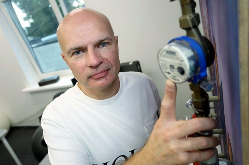 “OROLS Laboratorijas” vadītājs Māris Klīve šaubās, vai ūdens patēriņa uzskaiti uzlabotu tas, ka skaitītājus dzīvokļos turpmāk uzstādītu, pārbaudītu un nomainītu piegādātājs.