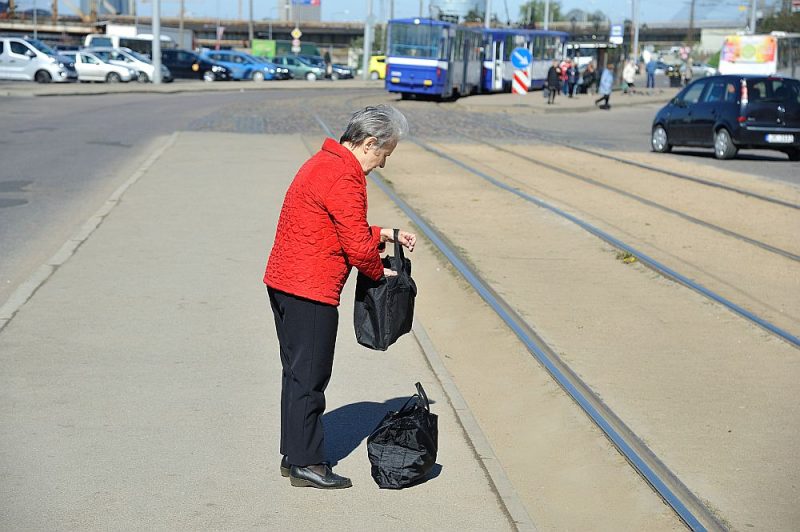Ņemot vērā Covid-19 krīzes radīto ieņēmumu samazinājumu, budžeta sarunas gaidāmas smagas un grūtas, tomēr Labklājības ministrija vēlas ieviest jaunu metodi sociālo pabalstu un pensiju minimālo apmēru aprēķiniem, kā rezultātā būtu nepieciešami papildu 150 miljoni eiro pensiju bāzes palielināšanai.
