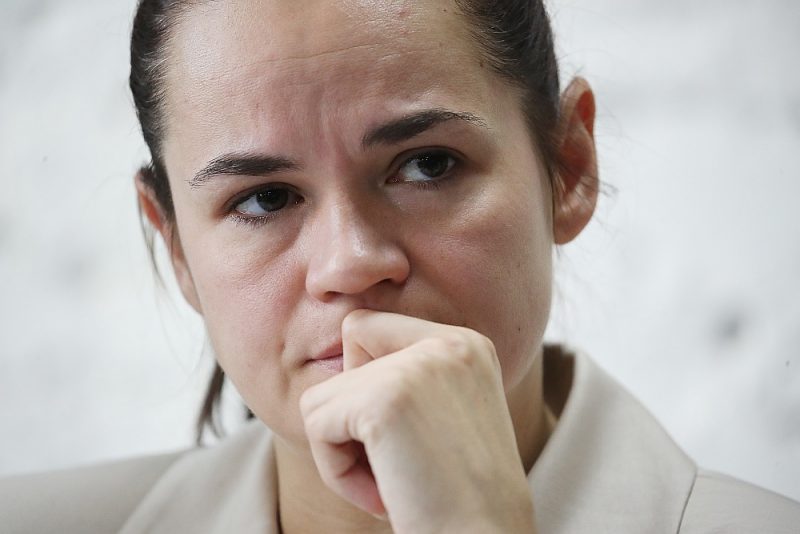 Svetlana Tihanovska vēl Baltkrievijā 10. augustā preses konferencē drīz pēc protesta demonstrācijas vardarbīgās izdzenāšanas Minskā: “Nedomāju, ka nonāks tik tālu.”