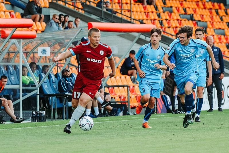 Aleksandrs Cauņa (pa kreisi) pēc trīs gadu pārtraukuma atgriezies laukumā un šovasar piedalījies trijos dublieru čempionāta mačos.