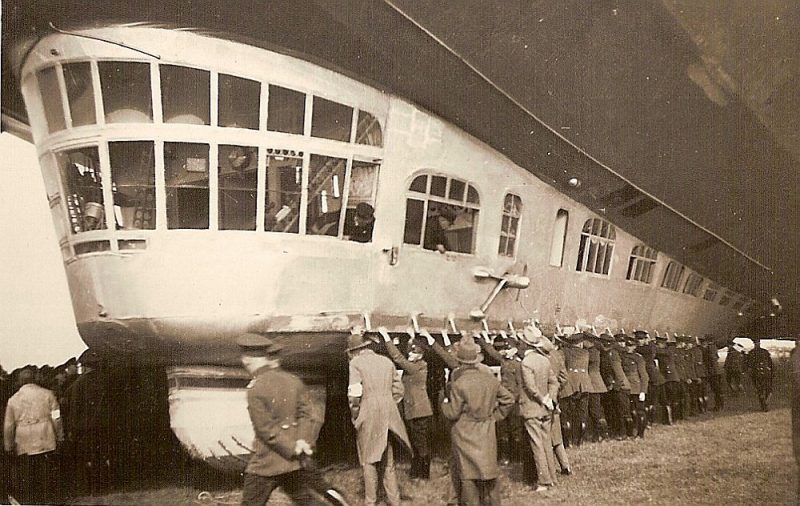 “LZ 127 Graf Zeppelin” starta laikā Vācijā 1930. gadā.