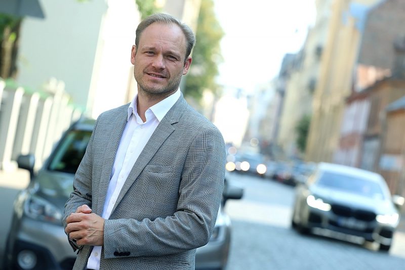“Neste Latvija” valdes priekšsēdētājs Armands Beiziķis: “Krīze likusi visiem uzņēmumiem plānot un ieviest digitalizētus pakalpojumus straujāk, nekā tas būtu noticis bez pandēmijas sākšanās.”