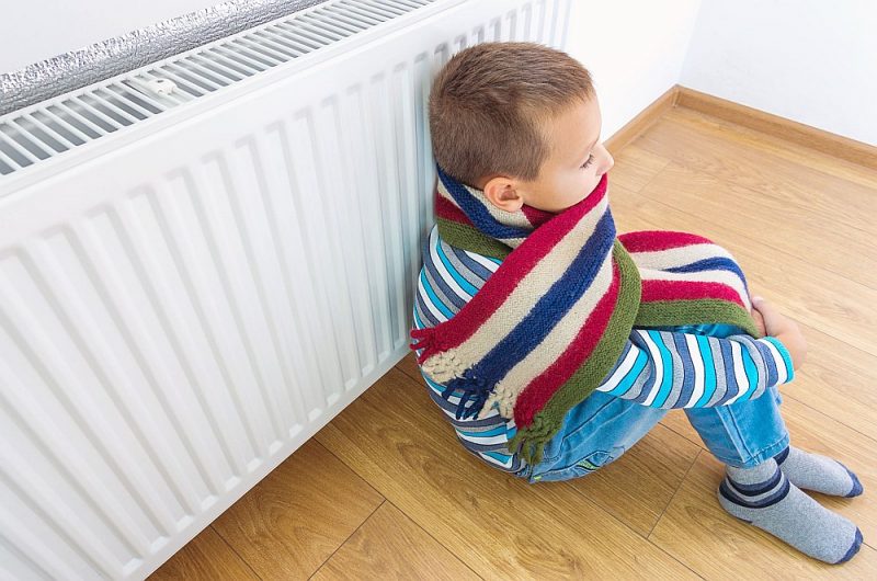 Aiz radiatora novietojot siltumu atstarojošu ekrānu, var palielināt tā siltuma atdevi par 20–25 procentiem.