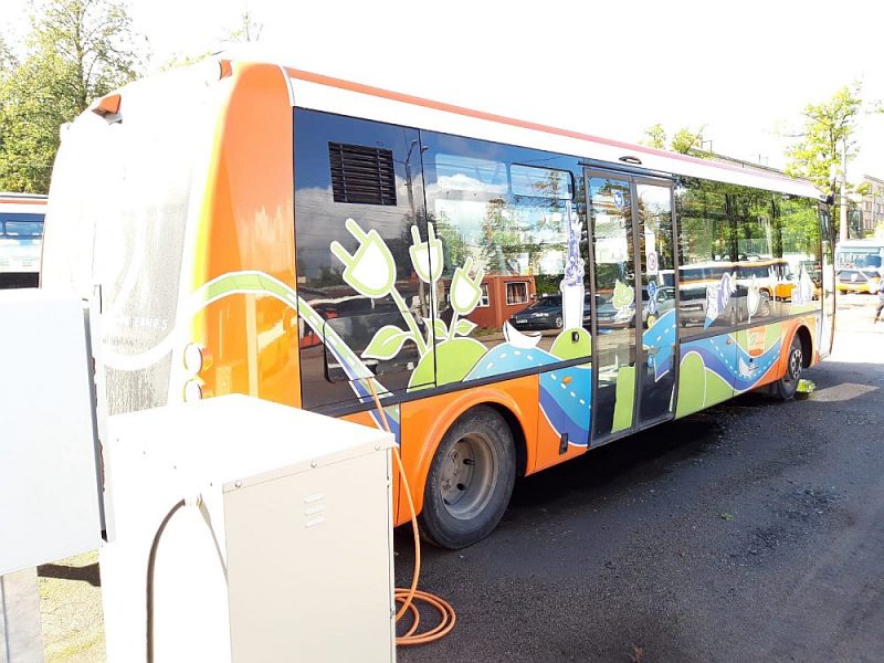 “Rēzeknes satiksme” ir viens no retajiem uzņēmumiem Latvijā, kas savā pilsētā pasažieru pārvadāšanai izmanto četrus elektroautobusus.
