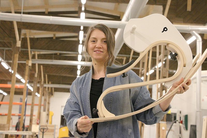 Kristīne Žuga, pārdošanas speciāliste: “Pamata produkts ir līdzsvara ritenis, kas ir bez pedāļiem, tālāk veido, ko gribi.”