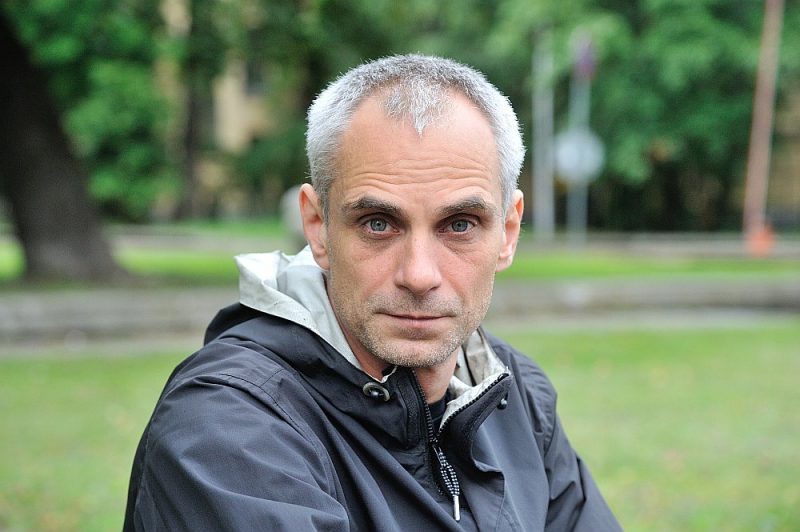 Gatis Šmits: “Mums ļoti pietrūkst cilvēku, kuri ir spējīgi uzdot jautājumus, pārbaudīt vērtības un radīt jaunas. Trūkst vērtību, un Roberta Aika luga mēģina par to runāt.”