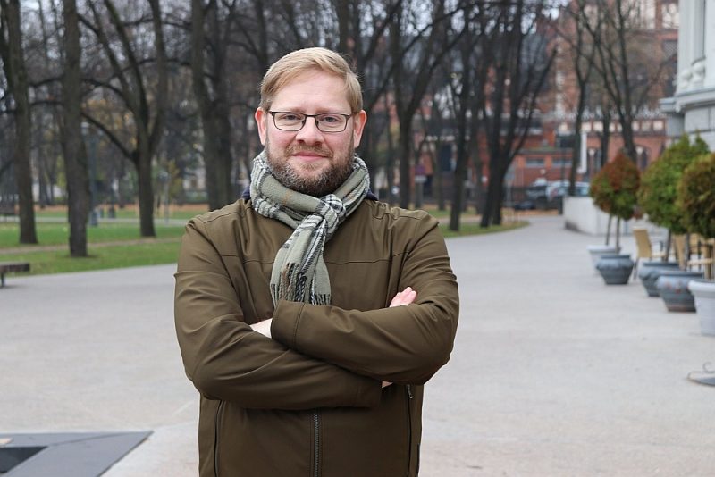 Džeids Vils: “Pirms dažām dienām pabeidzu sastādīt un tulkot latgaliešu dzejas antoloģiju, kurai jāiznāk līdz oktobrim.”