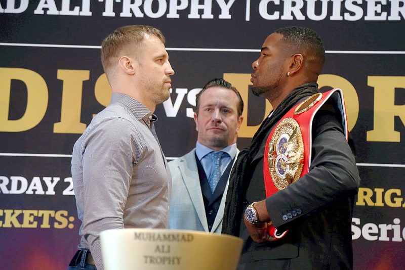 Mairis Briedis (no kreisās) un Juniers Dortikoss viens otra acīs raudzījās jau gada sākumā Rīgā, bet attiecības ringā varēs noskaidrot vien šo sestdien Minhenē.