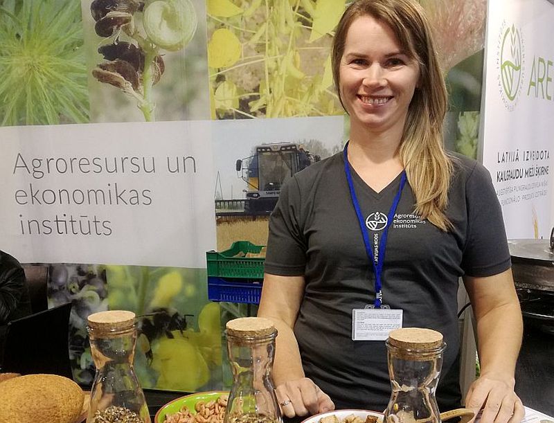 Agroresursu un ekonomikas institūts Inovāciju ekspozīcijā prezentēja jauno kailgraudu miežu šķirni “Kornelija”, kas ir augstvērtīga pilngraudu izejviela nišas un funkcionālo produktu izstrādei. Tā ir arī sadarbības iespēja sēklaudzētājiem, lauksaimniekiem un pārstrādātājiem ar mērķi sadarboties šķirnes izpētē.