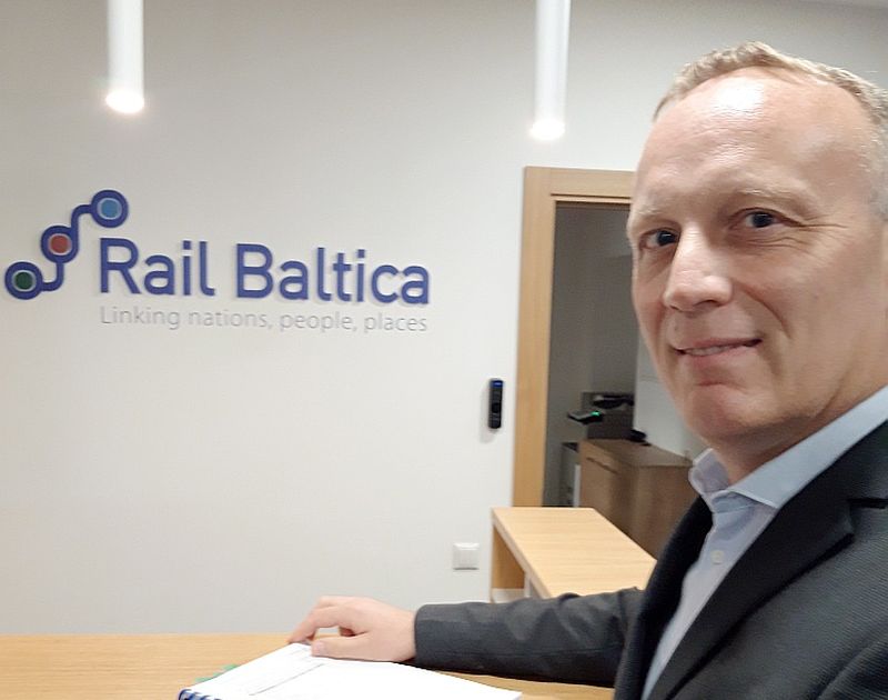 “RB Rail” Sistēmu un ekspluatācijas departamenta vadītājs Žans Marks Bedmārs: “Elektrifikācijai nepieciešamas ļoti lielas investīcijas. Tās atmaksājas un ir vērts darīt tikai tad, ja uz dzelzceļa līnijas ir paredzēta intensīva satiksme!”