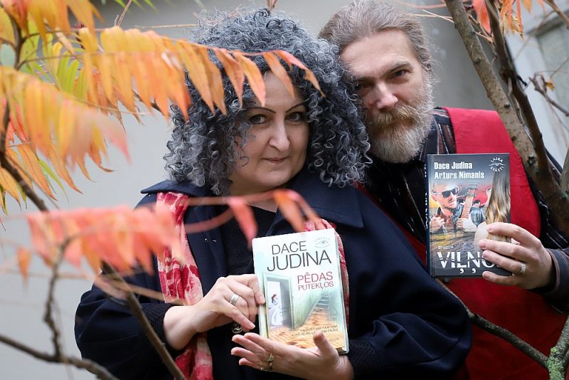 Dace Judina-Nīmane un Arturs Nīmanis par savu tandēmu saka: “Tajā visā, protams, ir zināma maģija, jo tas, ko mēs uzrakstām, perfekti saiet kopā, mūsu fantāzijas salīmējas vienā līnijā.”