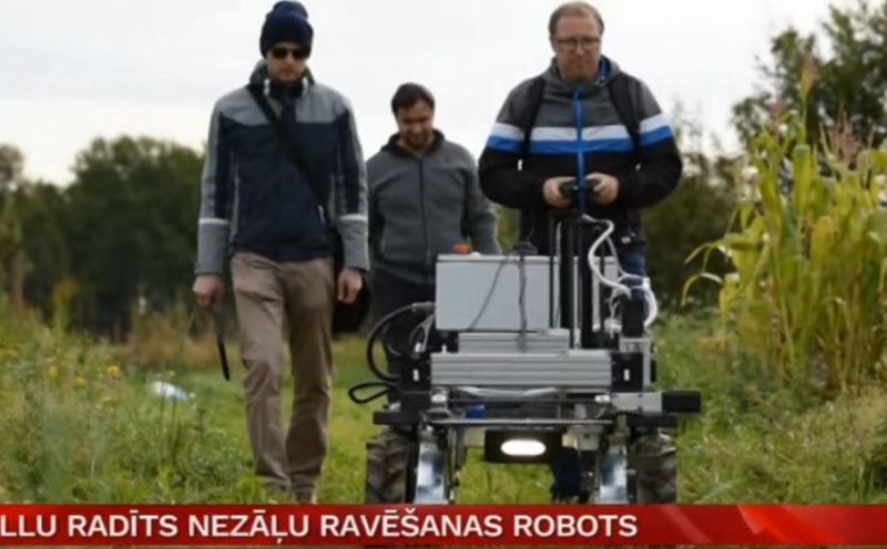 Nezāļu ravēšanas robots “Robis”.
