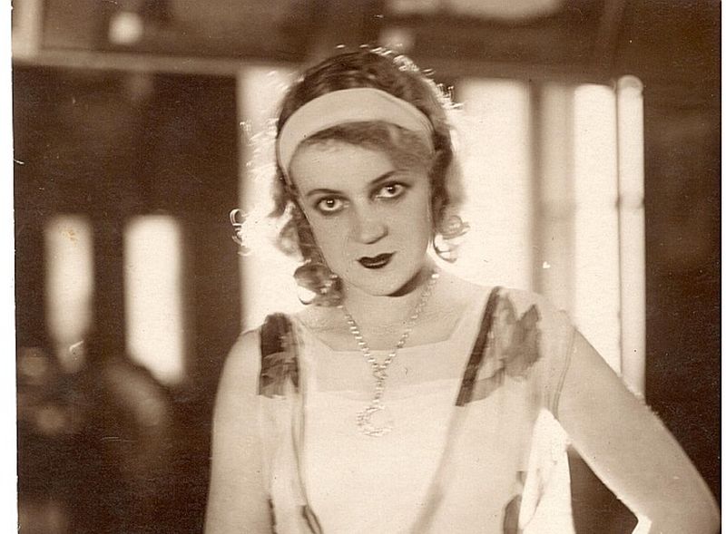 Lilita Bērziņa Hero lomā Šekspīra “Amors uz drednauta” (“Liela brēka maza vilna”) iestudējumā. Rež. E. Smiļģis, 1930. gads.
