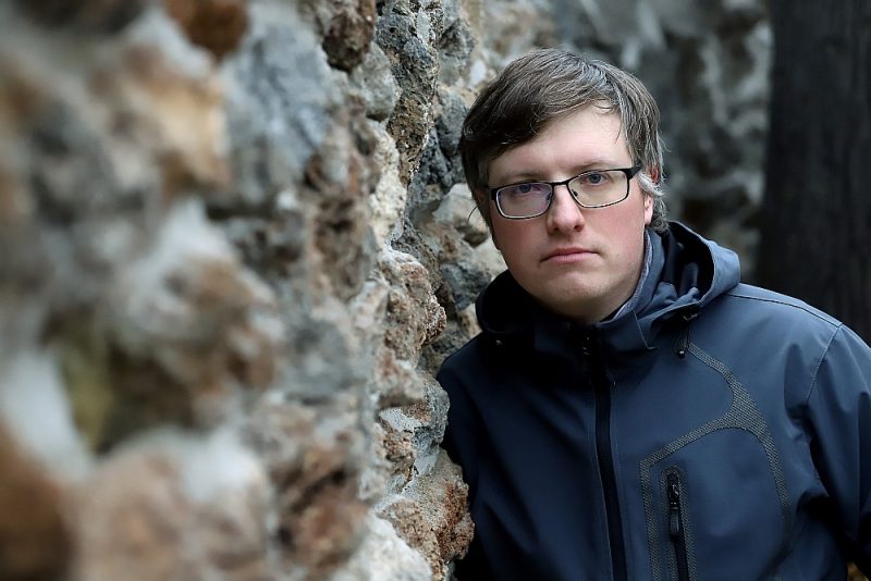 Kārlis Dambītis: “Vardarbība ģimenēs, kas nāk no mājās pārnākušajiem karavīriem, ir temats, ko neviens Latvijas vēsturē nav skatījis. Bet ir nostāsti, kā šie karavīri izturējās pret saviem līdzcilvēkiem.”