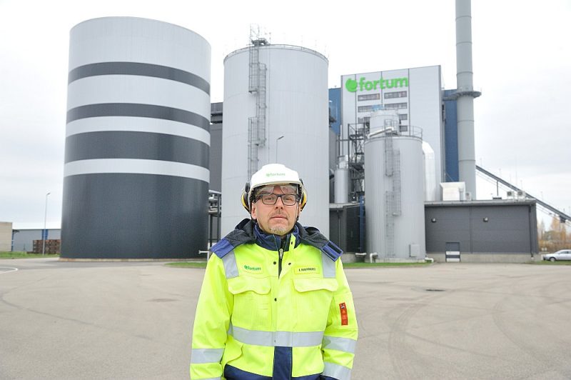 “Fortum Latvia” valdes loceklis un koģenerācijas stacijas vadītājs Ingus Kaprāns: “Varam ar akumulācijas tvertnē uzkrāto siltumu nodrošināt visu Jelgavu četras piecas stundas.”