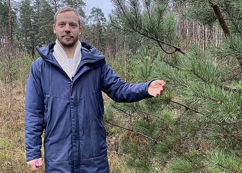 “ES fondu iespējas ir kā ilgtermiņa ieguldījums, kas daļēji jāsedz no savas kabatas un kas nākotnē nesīs augstākus ienākumus lielāka apjoma un ātrāk pieejamas koksnes veidā,” teic Mazo meža īpašnieku biedrības valdes priekšsēdētājs Jānis Knipšis.
