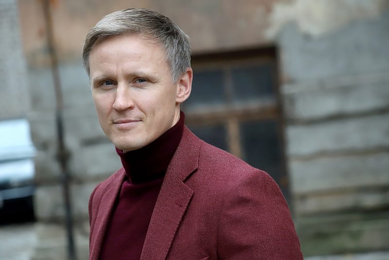 Rihards Kols: “Tā lielā mērā ir iesīkstējušo konservatīvo problēma, ka politiski aktīvie cilvēki vairāk fokusējas, “kā es apvainošu liberāļus, kā zākāšu kreisos sociālajos tīklos”, nevis grib skaidrot, kāpēc konservatīvais ir racionālākais un saprātīgākais veids, kādā iet uz priekšu.”