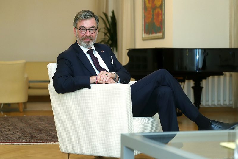 Kristians Helts: “Jāsaka godīgi: pavasarī koronavīruss mūs visus pārsteidza. Tagad mēs visi meklējam labāko risinājumu. Šī ir bezprecedenta situācija, un mums nav paraugu, pēc kuriem rīkoties.”
