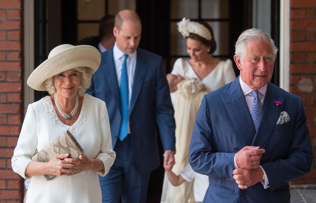 Priekšplānā – princis Čārlzs un Kamilla, otrajā plānā – princis Viljams un Keita Midltone.