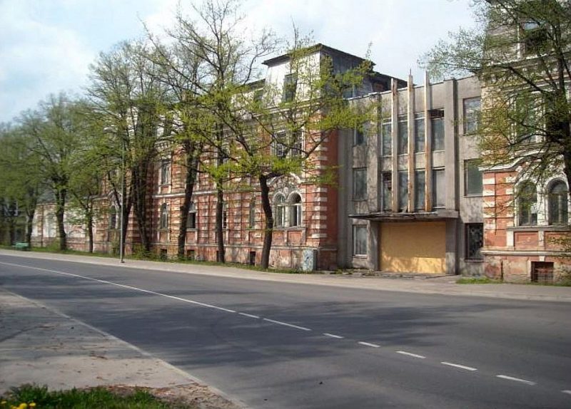 Bijušās Birjuzova karaskolas ēkas Ezermalas ielā Rīgā.