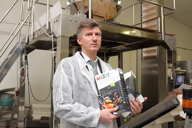 “Ja ēdīsiet mūsu burgeru vai pelmeņus, nepateiksiet, ka tas ražots no pelēkajiem zirņiem. Mēs tos saucam arī par dārzeņu kotletēm vai dārzeņu pelmeņiem,” stāsta SIA “Milzu!” īpašnieks Enno Ence.