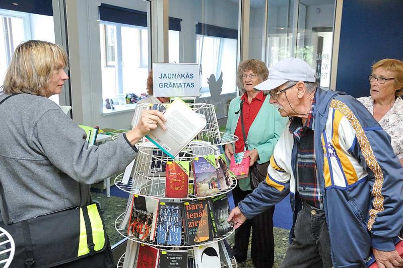 Kā liecina bibliotēku apkopotie dati, no prozas darbiem vislielākais pieprasījums bibliotēkās arī 2019. gadā bijis pēc latviešu oriģinālliteratūras. Attēls no “Kultūrzīmju” viesošanās Limbažu Galvenajā bibliotēkā 2019. gada septembrī.