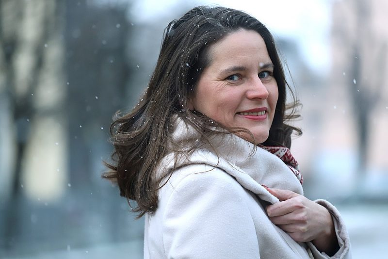 Inga Bite: “Jāatzīst, ka personīgi es arī nevarēju iedomāties, ka tiesa varētu taisīt šādu spriedumu, liekot vienādības zīmi starp mammas partneri un tēti…”