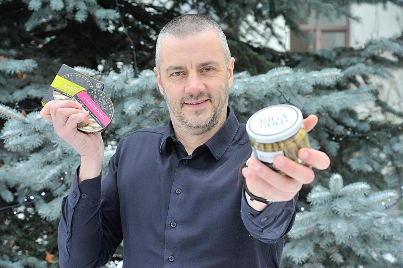 “Mūsu fokuss ir “premium” klases šprotu konservu produkcija. Plāns ir saglabāt šo mērķi un tuvākajos gados kļūt par nr. 1 šajā nišā pasaulē,” tā šprotu ražotāja “Līcis-93” direktors Kaspars Cveiģelis.