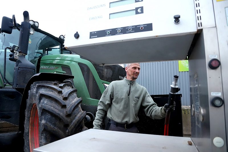 Baltijas valstīs pirmajiem ar biometānu darbināmajiem “Fendt” traktoriem biometāna tvertne atrodas priekšējā daļā. Gāzes spiediens tvertnē ir 200 bāri.