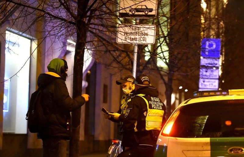 Komandantstunda Latvijā, policija