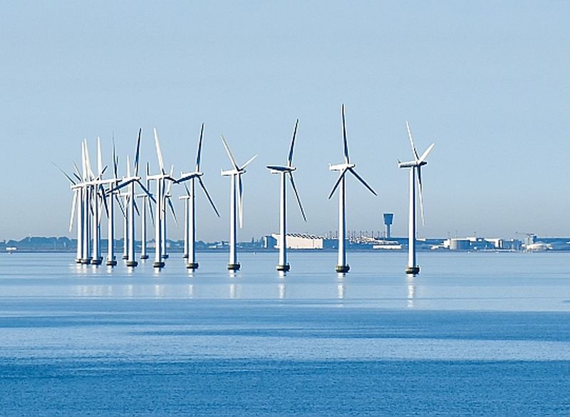 Dānijā no atjaunojamiem energoresursiem iegūst visvairāk – 62%. Midelgrundenas vēja parks ar 20 turbīnām jau 20 gadus redzams pa lidmašīnas logu, nolaižoties Kopenhāgenas lidostā.