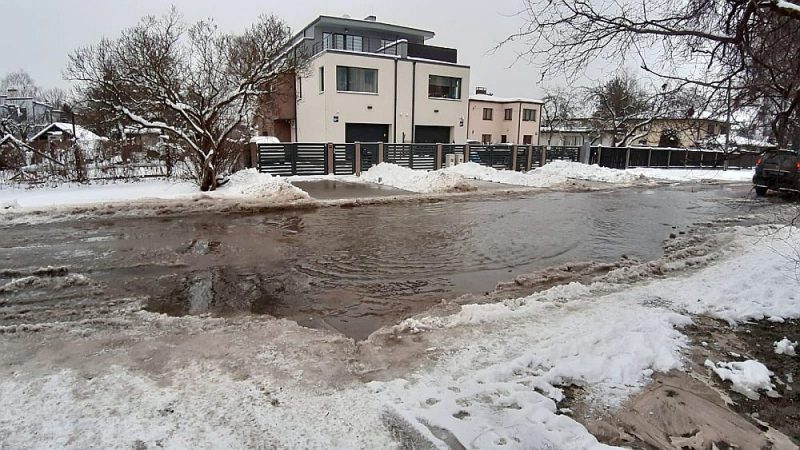 Ūdensvada avārija Pildas ielā 55.