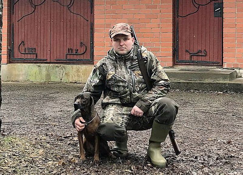 Guntis Grasmanis ar savu Bavārijas asinspēdu dzinējsuni Reju.