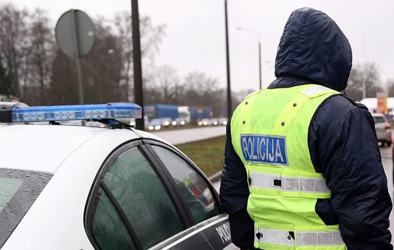 Policijas uzdevumā kāds jauneklis devies pirkt nelegālo alkoholu, un valdemārpiliete atkal iekritusi…
