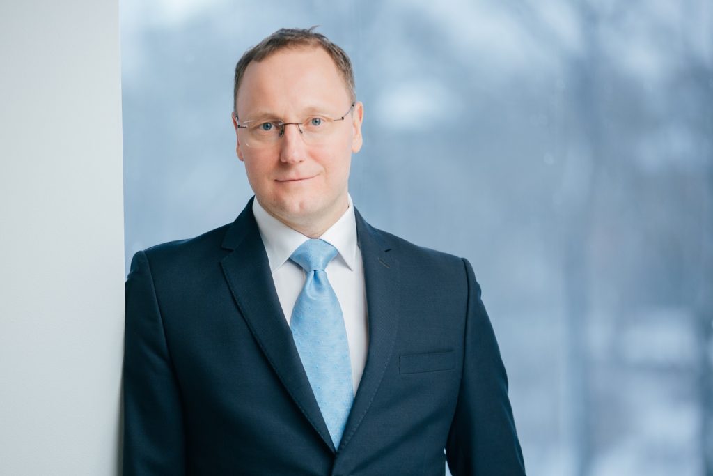 SIA “PayRay” vadītājs Latvijā Mareku Basankovičs uzsver, ka labprāt finansē arī lietotas lauksaimniecības tehnikas iegādi, bet lēmumu par kredīta piešķiršanu, pēc visu dokumentu iesniegšanas, pieņem 2-5 darba dienu laikā.